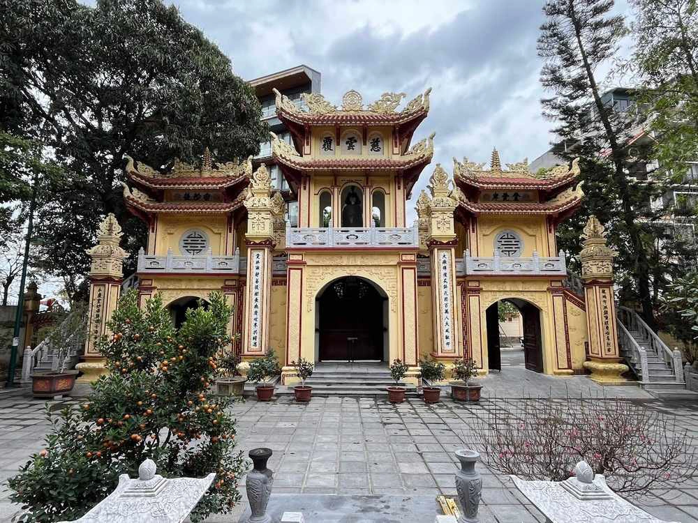 Vong Thi Village - Walk with Locals by E-bike 